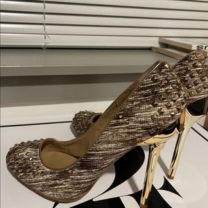 BcbgMaxAzria pumps